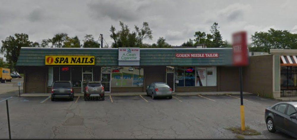 The plaza on Elmwood Rd where Golden Needle Tailor Shop is located